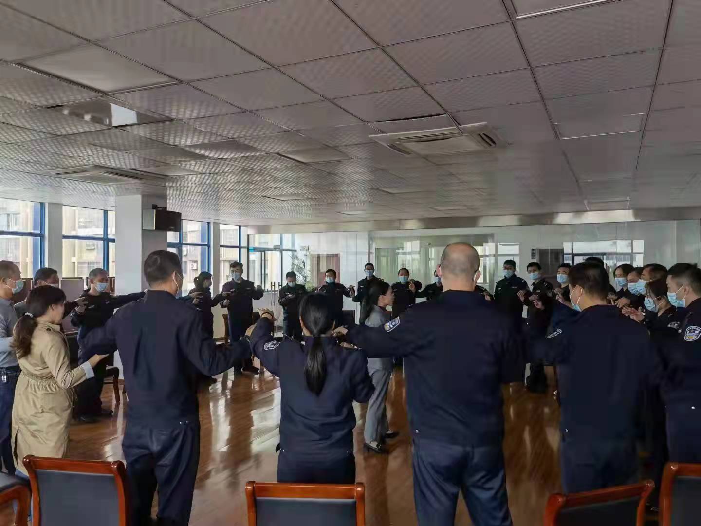 给社区民警做心理疏导